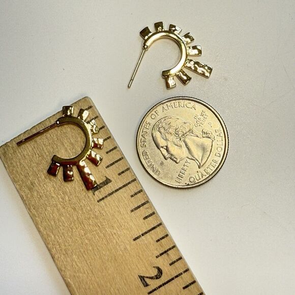 Kendra Scott x Target 14k Gold Over Brass Kat Huggie Earrings New - Picture 3 of 5